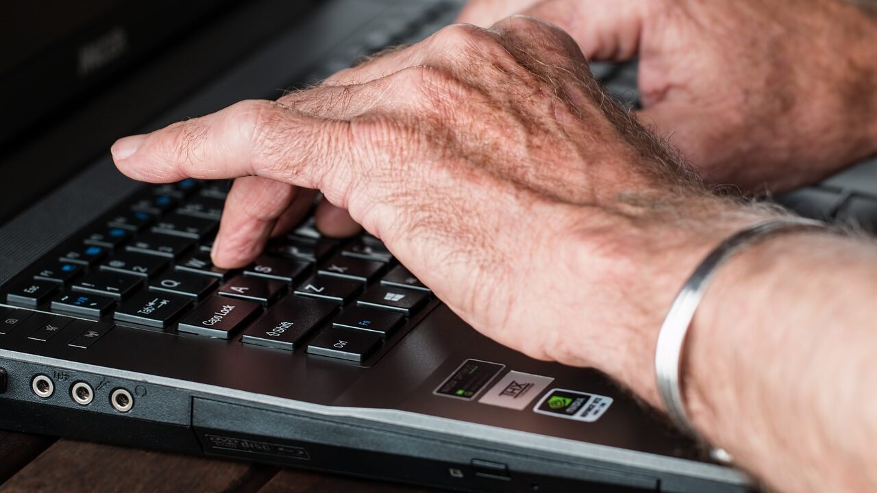 hands, old, typing