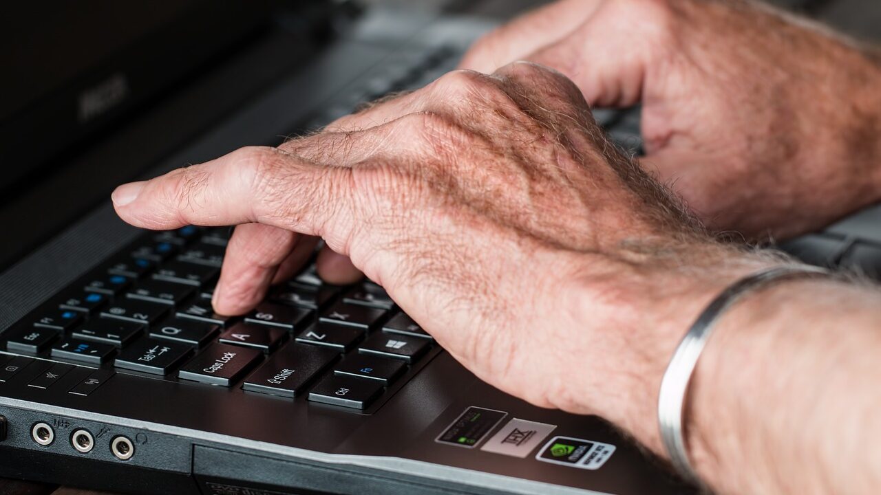hands, old, typing